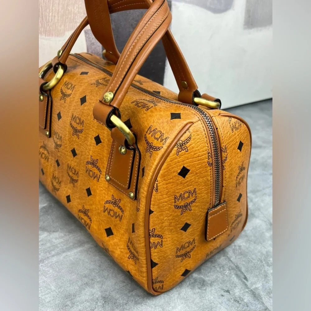 π΅ MCM Boston Arm Bag π΅ - Picture 7 of 16